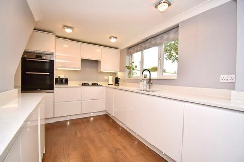 228 Longfield, Falmouth, TR11 4ST