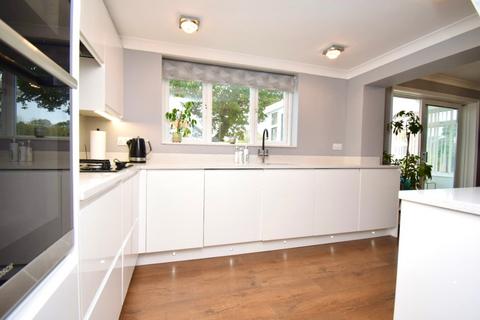 228 Longfield, Falmouth, TR11 4ST