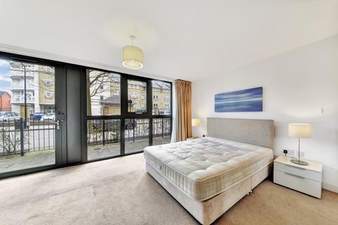 3 bedroom flat to rent, Fairmont House, Maple Quays, Needleman Street, Canada Water, London, SE16