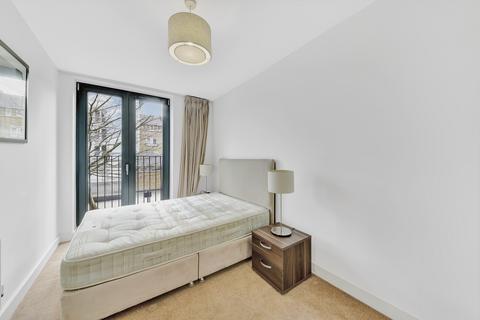 3 bedroom flat to rent, Fairmont House, Maple Quays, Needleman Street, Canada Water, London, SE16