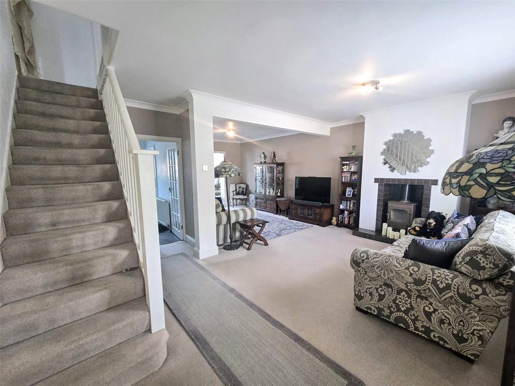 Entrance Living Rm