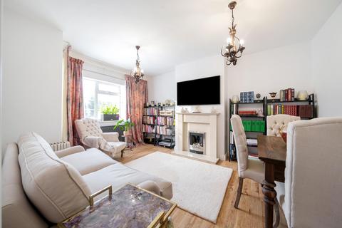 2 bedroom flat for sale, Sandringham Drive, Leeds LS17