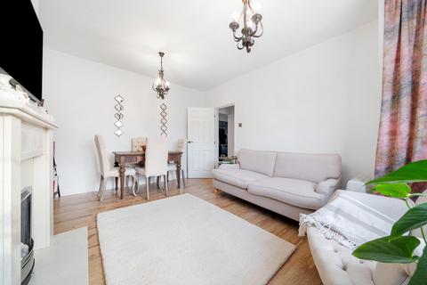 2 bedroom flat for sale, Sandringham Drive, Leeds LS17