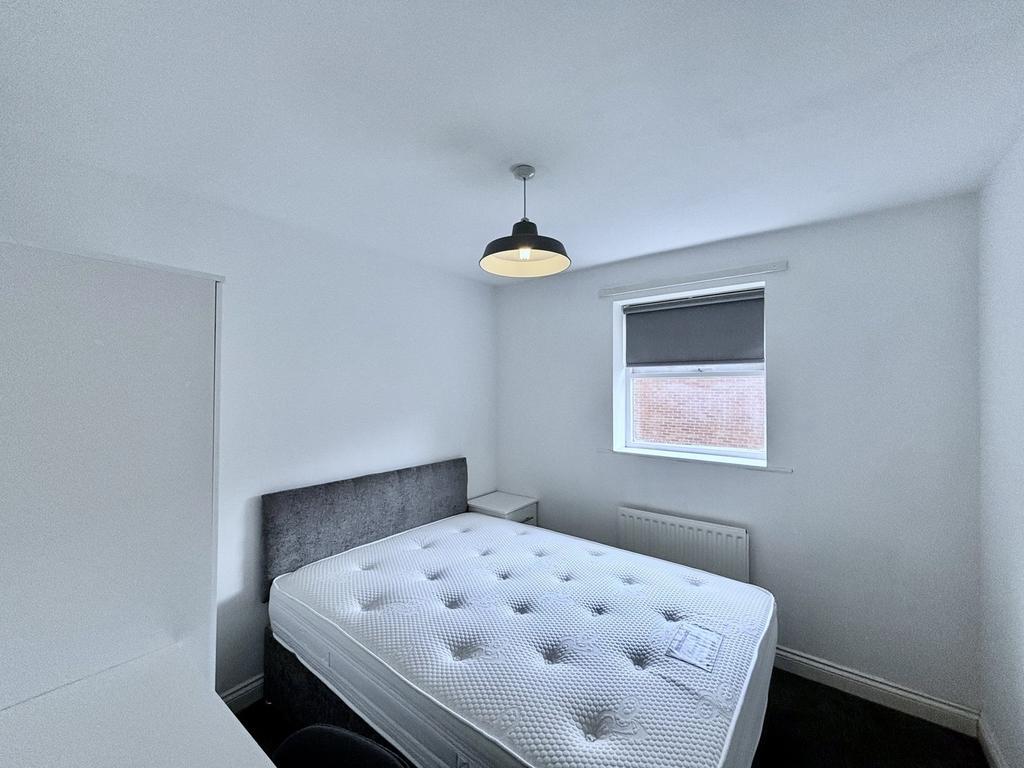 A bright and spacious double bedroom, perfect f...