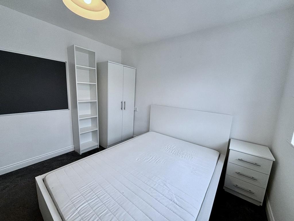A bright and spacious double bedroom with moder...