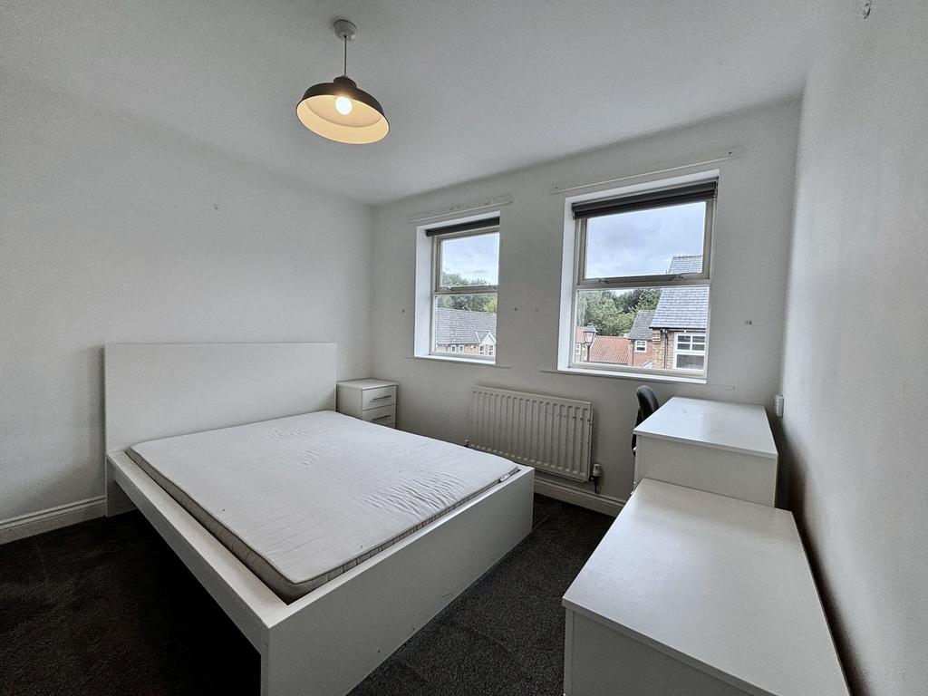 A bright and spacious double bedroom, perfect f...