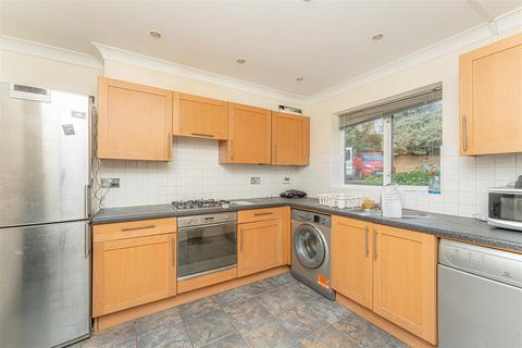 3 bedroom house for sale, Alvington Crescent, London