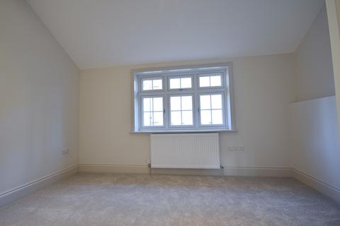 2 bedroom terraced house to rent, Victoria Road, Farnham, Surrey, GU9