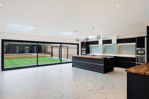 Wych Elm Martcombe Road, Easton In Gordano, Bristol, BS20 0QE