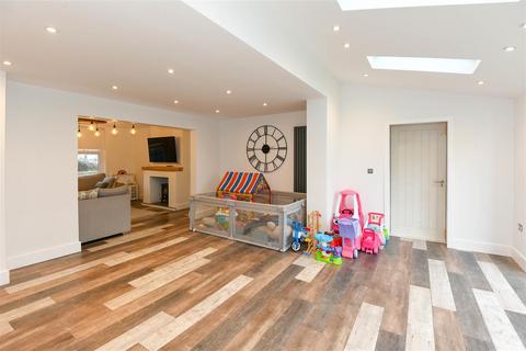17 Frome Road, Southwick, Trowbridge, BA14 9QE
