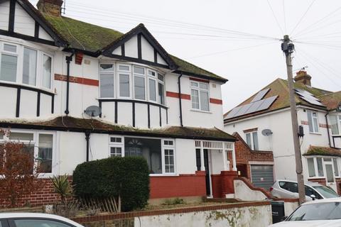 3 bedroom semi-detached house to rent, Trosley Avenue, Gravesend, Kent