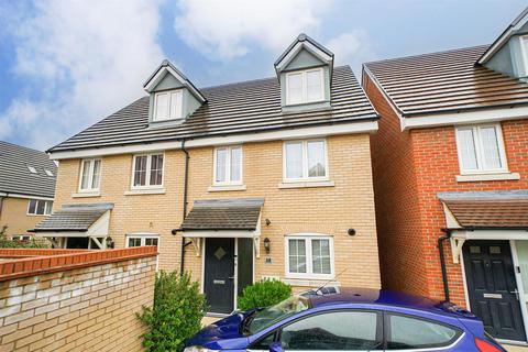 3 bedroom house to rent, Copia Crescent, Leighton Buzzard