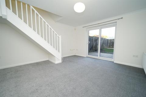 2 bedroom house to rent, Garland Way, Leighton Buzzard.