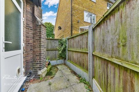 2 bedroom maisonette for sale, Claredon Rise, London