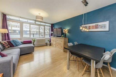 2 bedroom flat to rent, Churchill Gardens, London SW1V