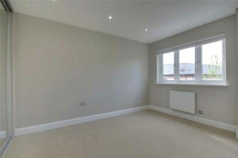 1 bedroom flat to rent, High Street, Egham TW20