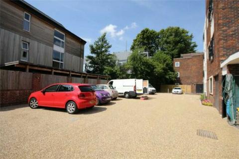 1 bedroom flat to rent, High Street, Egham TW20