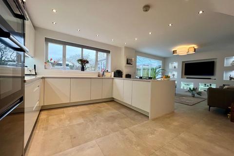 4 bedroom detached house for sale, Buckingham Way, Stratford-Upon-Avon CV37