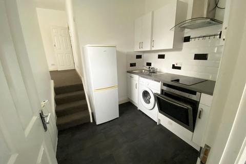 Studio to rent, Leighton Road, London NW5