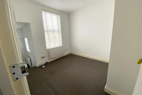 Studio to rent, Leighton Road, London NW5