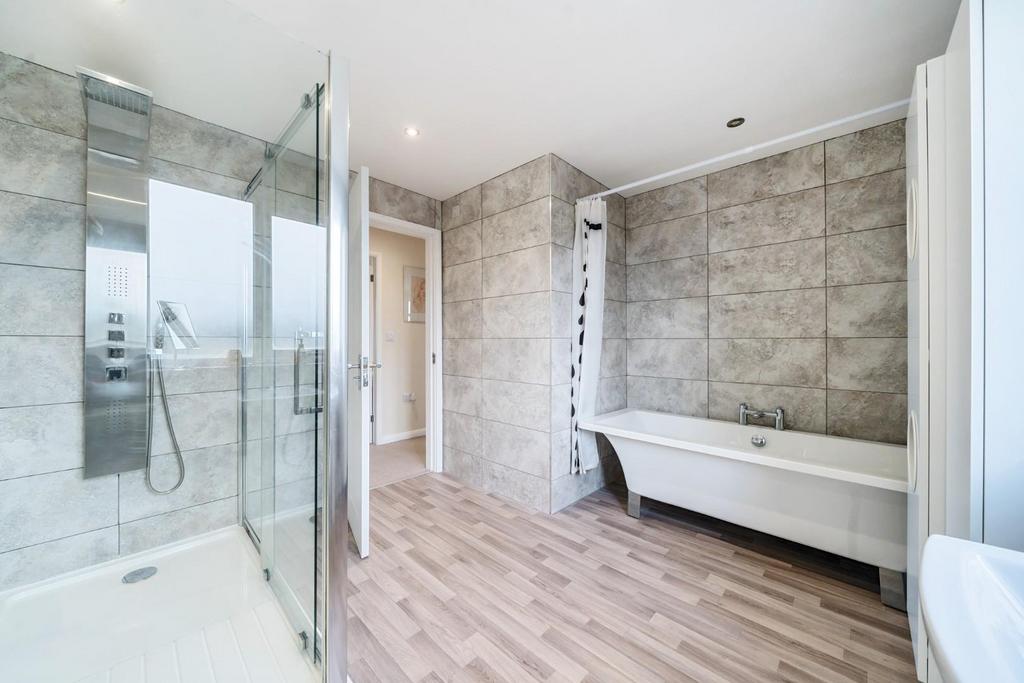 2nd view BATH &amp; SHOWER ROOM.jpg