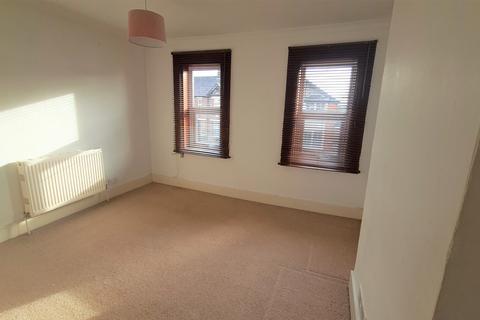 2 bedroom semi-detached house to rent, Amersham Rd , High Wycombe HP13