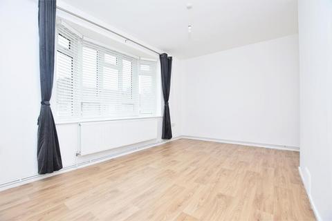 1 bedroom flat to rent, Hepworth Gardens, Barking, IG11