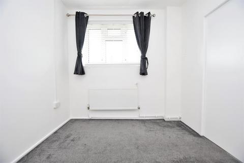 1 bedroom flat to rent, Hepworth Gardens, Barking, IG11