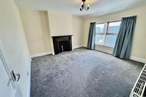 2 bedroom flat to rent, New Street, Pwllheli