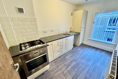 2 bedroom flat to rent, New Street, Pwllheli