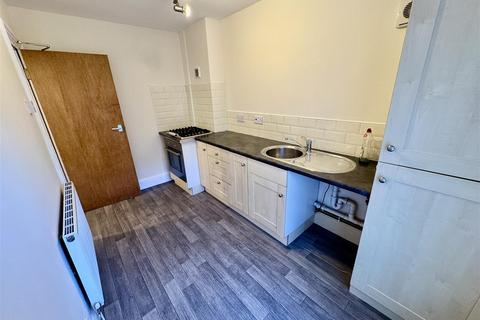 2 bedroom flat to rent, New Street, Pwllheli