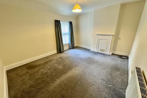 2 bedroom flat to rent, New Street, Pwllheli