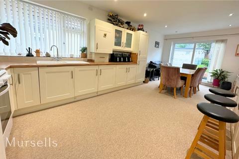 3 bedroom bungalow for sale, Woodlands Avenue, Poole BH15