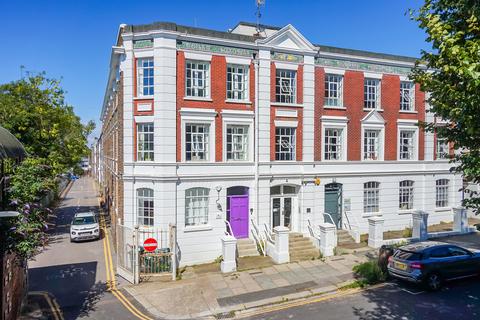 2 bedroom flat to rent, Hove Park Villas, Hove, BN3