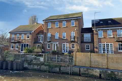 3 bedroom terraced house for sale, Godalming *No Onward Chain*