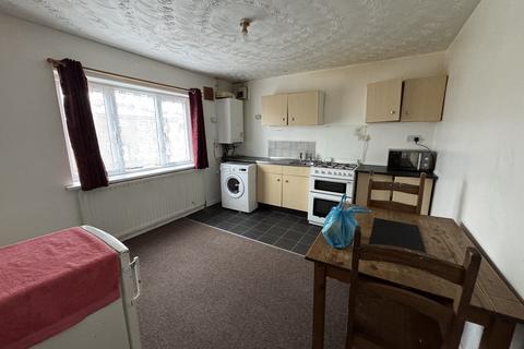 2 bedroom flat to rent, 86 Victoria Park Road,  Smethwick, B66