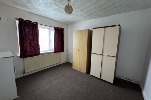 2 bedroom flat to rent, 86 Victoria Park Road,  Smethwick, B66