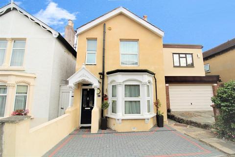 3 bedroom detached house to rent, Pickford Road, Bexleyheath, Kent, DA7 4AT