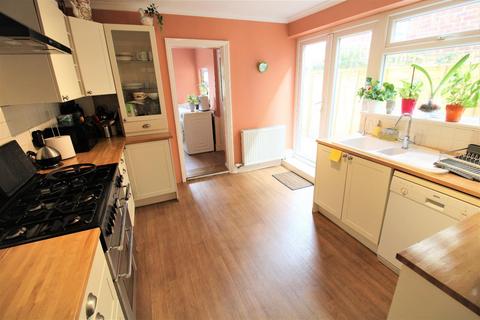 3 bedroom detached house to rent, Pickford Road, Bexleyheath, Kent, DA7 4AT