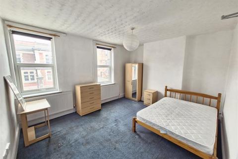 undefined, £100pppw excl bills - 5 Bedroom House on Radford Road, Nottingham