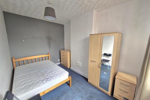 undefined, £100pppw excl bills - 5 Bedroom House on Radford Road, Nottingham