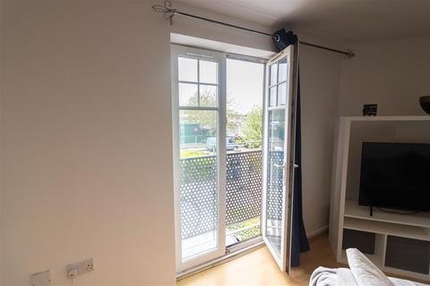 10 Redgrave Close, Gateshead, NE8 3JE