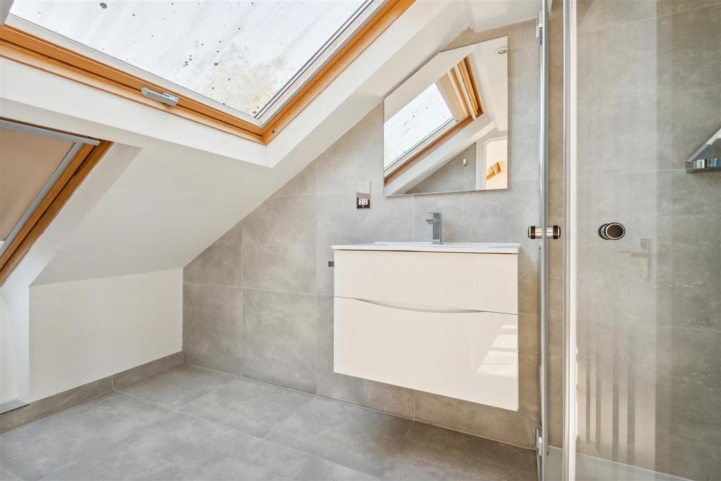 17 Kent Road W4 5 EY-15.jpg