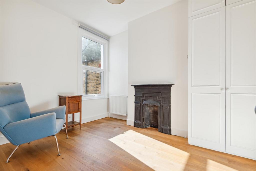 17 Kent Road W4 5 EY-10.jpg