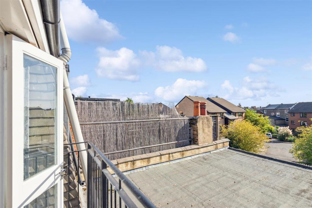 17 Kent Road W4 5 EY-16.jpg