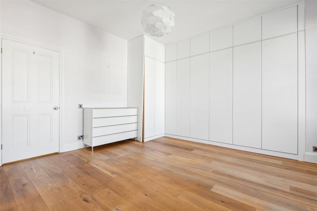 17 Kent Road W4 5 EY-12.jpg