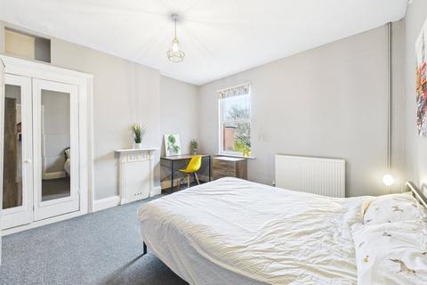 70 Henry Road, Gloucester, GL1 3DY