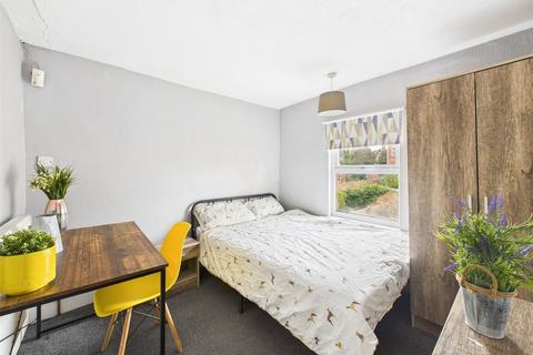 70 Henry Road, Gloucester, GL1 3DY