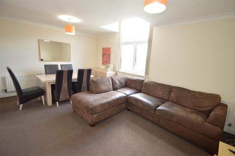 2 bedroom flat to rent, Chorlton Road, Manchester M15