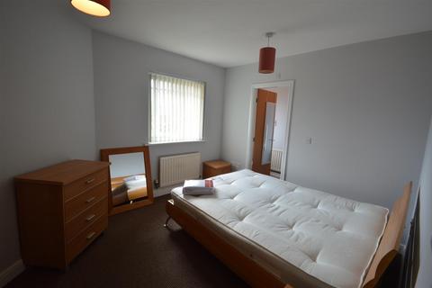 2 bedroom flat to rent, Chorlton Road, Manchester M15